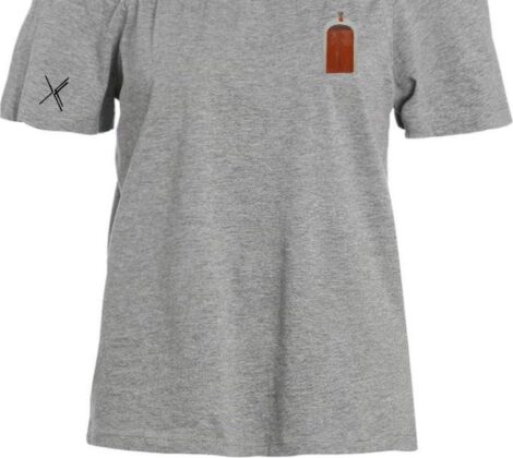 Playera gris con diseño de puerta